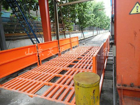 點擊查看詳細信息<br>標題：濟寧唐口煤礦4X12米煤礦專用洗車機 閱讀次數：2408